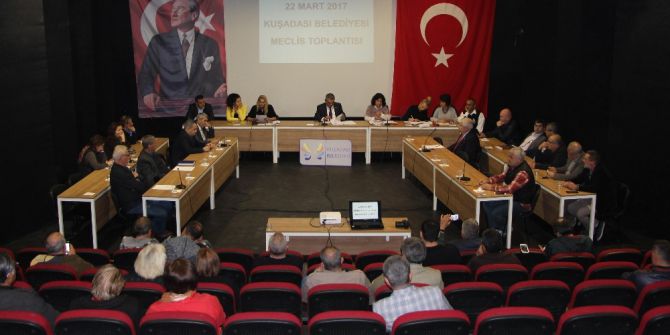 Kuşadası’nda Pazaryeri Fiyatlarıyla İlgili Olağanüstü Meclis Toplantısı Yapıldı