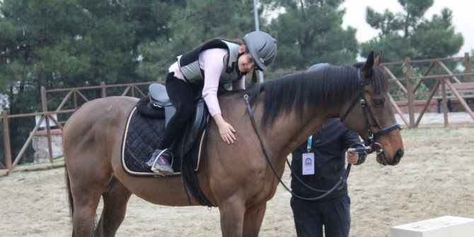 Atlı Eğitim Merkezi’nde Çok Yönlü Eğitimler Sürüyor