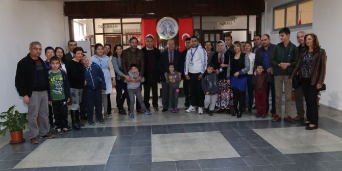 Otizmli Çocukların Ailelerinden Başkan Özakcan’a Teşekkür Ziyareti