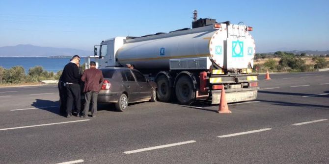 Tankerin Altına Giren Otomobilden Burnu Kanamadan Çıktı