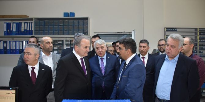 Bakan Özlü’den Sanayicilere Yatırımları Ertelememe Uyarısı