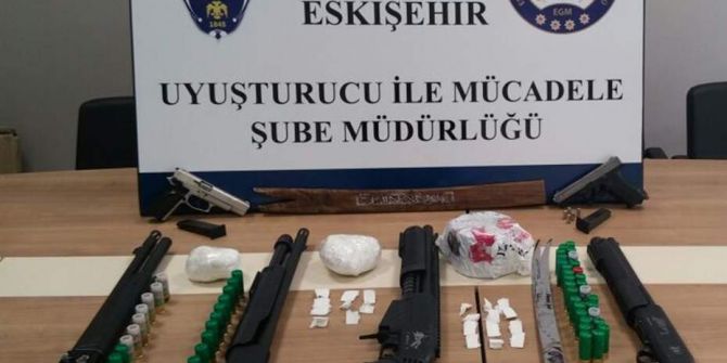 Eskişehir Polisinin 11 Adrese Eş Zamanlı Uyuşturucu Operasyonu
