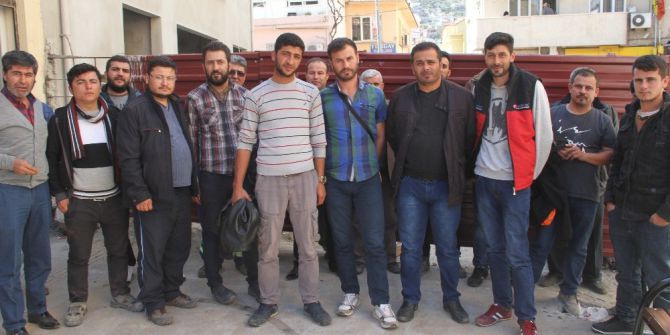 Yağmur Yağınca Ücretleri Kesilen Madenciler İşi Bıraktı