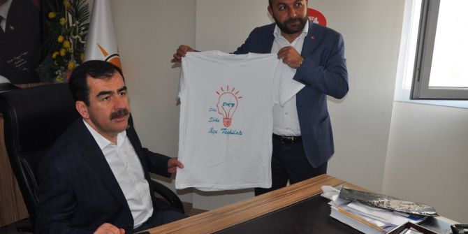 Söke Ak Parti’den Erdem’e "Söke Söke Evet" Tişörtü