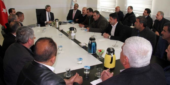 Vali Çınar, Esnafla ‘Dere Üstü’ Projesini Konuştu