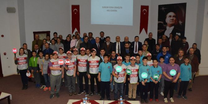 Sinop’ta 61 Kişiye “Okul Geçit Görevlisi” Belgesi