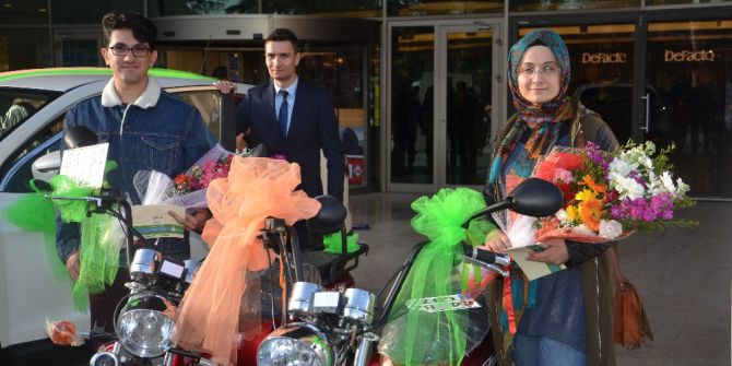 Çekilişi Kazanan Talihliler Hediyelerini Aldı