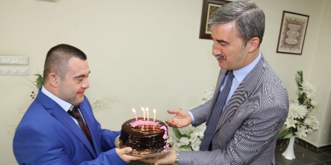 Down Sendromlu Ümit’ten Başkan Şirin’e Jest