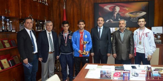 Kick-boks Türkiye Şampiyonasında 3.ncü Oldular