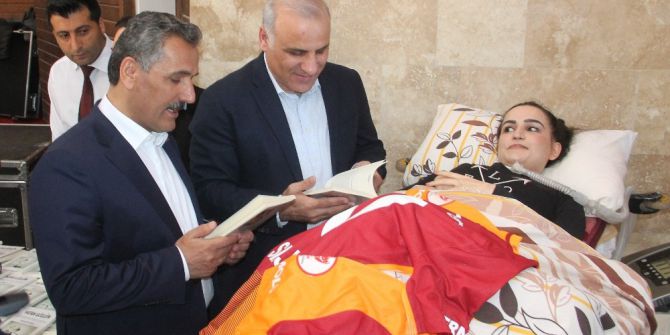 Hayata Küsmedi, Hayalini Kurduğu Kitabının Tanıtımını Yaptı