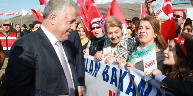 Bakan Arslan’a 10 Yaşındaki Kız Milletvekili Olmak İstediğini Söyledi