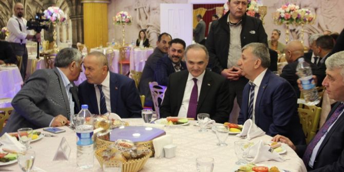 Bakan Özlü, Menemenli Sanayici Ve İş Adamlarıyla Buluştu