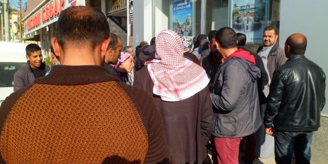 Suriyelilere Bankamatik Kartı