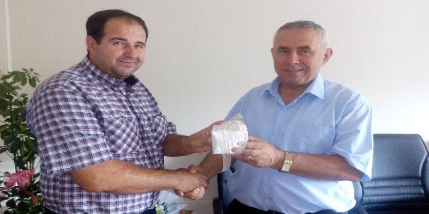 Emekli Olan Polise Emniyet Müdürü’nden Hediyeli Uğurlama