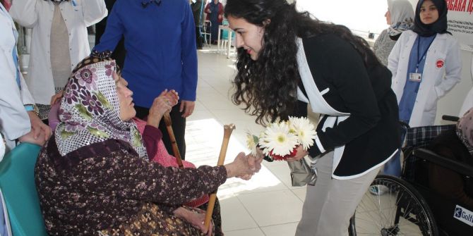 Tosya Toplum Sağlığı Merkezi Huzurevi Sakinlerinin Yaşlılar Gününü Kutladı