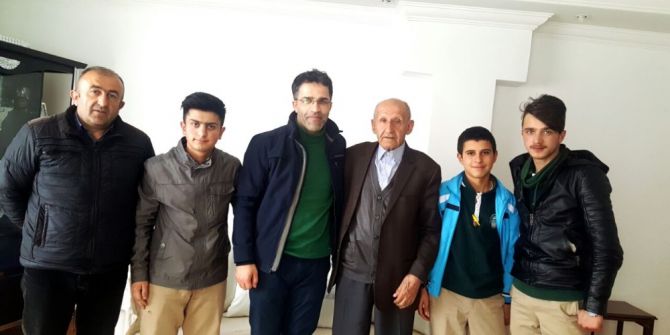 Hakkari Aihl Öğrencilerinden Yaşlılara Ziyaret