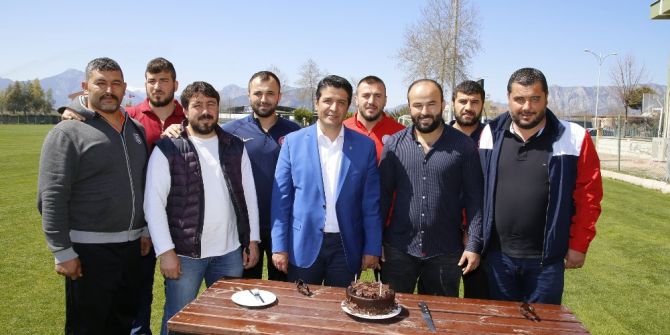 Başkan Genç’ten Başpehlivan Okulu’ya Doğum Günü Sürprizi