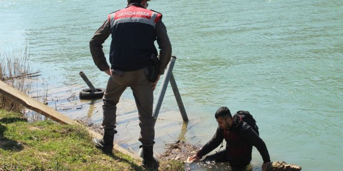 Jandarmadan Yüzerek Kaçmaya Çalışan Suriyeli Göçmen Pişman Oldu