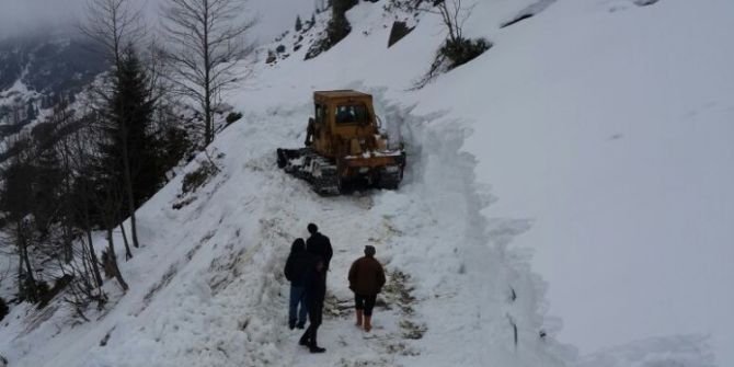 Rize’de Karla Kaplı Yayla Yolları Açılmaya Başlandı