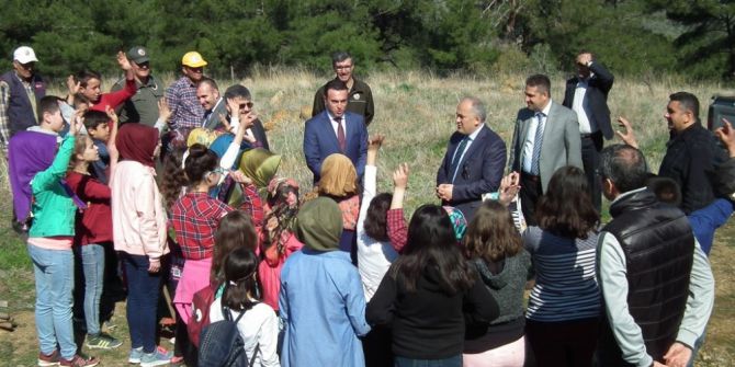 Havran’da Öğrenciler Baden Ağacı Dikti