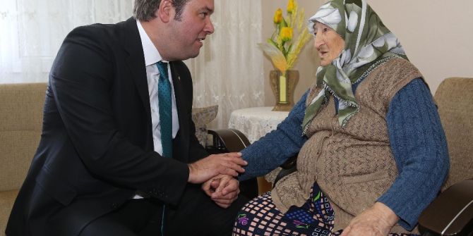 Asırlık Çınara Nazar Boncuğu