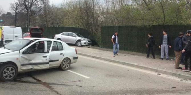 Öğrenci Servisinde Yan Yattı