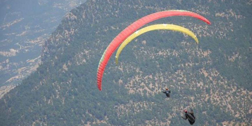 Yamaç Paraşütleri Yarışmasının İlk Ayağı Tamamlandı
