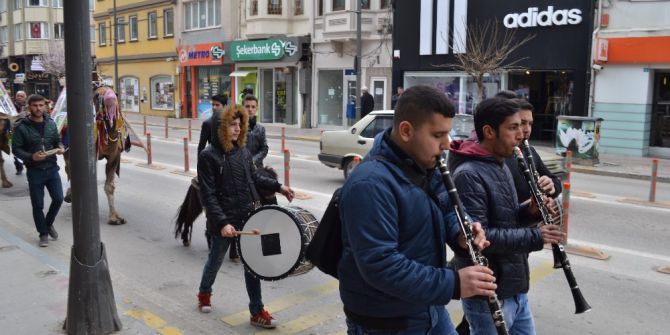 Bandırmalılar Sabaha Develerle Uyandı