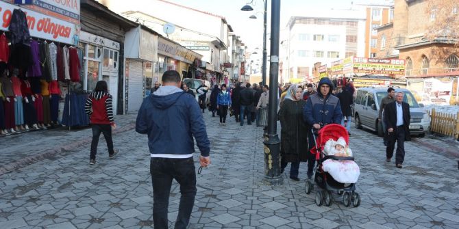 Ağrı’da Vatandaşlar Güneşin Tadını Çıkardı