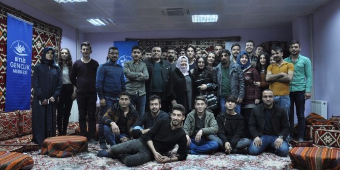 Başkan Aksoy’un Eşinden Tiyatro Grubuna Ziyaret