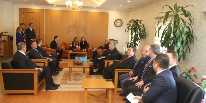 Slovakya Cumhuriyeti Büyükelçisi Anna Turenicova Vali Kamçı’yı Ziyaret Etti