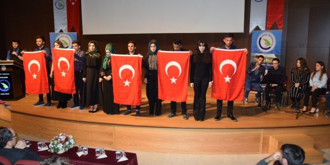 Düzce Üniversitesi Öğrencilerinden Çanakkale Şehitlerimiz İçin Anlamlı Etkinlik