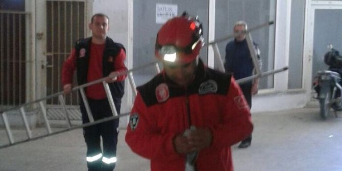 Pasajda Mahsur Kalan Kumruyu İtfaiye Kurtardı