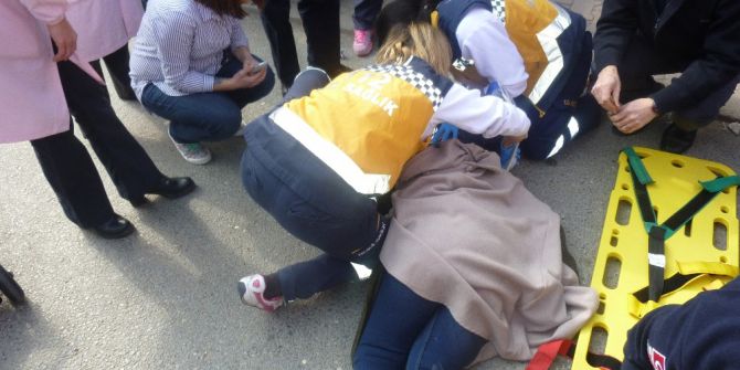 Ataşehir’de Karşıda Karşıya Geçen Kadın Tırın Altında Kaldı