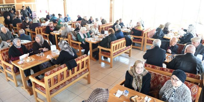 Yaşlıların Kahvaltı Ve Tekne Turu Keyfi