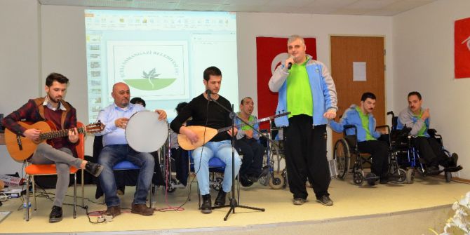 Engellilerden Huzurevi Sakinlerine Özel Konser