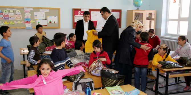 Minik Öğrencileri Sevindirdiler