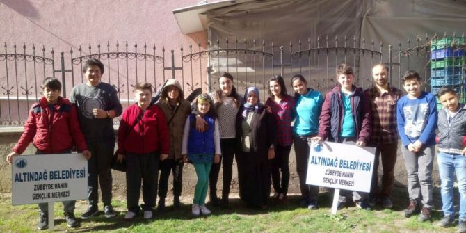 Altındağlı Çocuklar ’Yaşlılar Haftası’’nda El Öptü