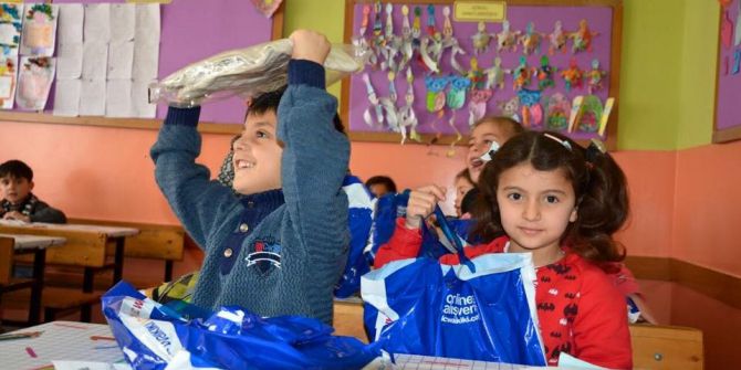 14 Bin 300 Öğrenciye 750 Bin Tl Değerinde Giysi Yardımı
