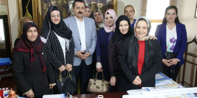 Sema Çiftçi Ve Başkan Eşlerinin Evet Çalışması Sürüyor