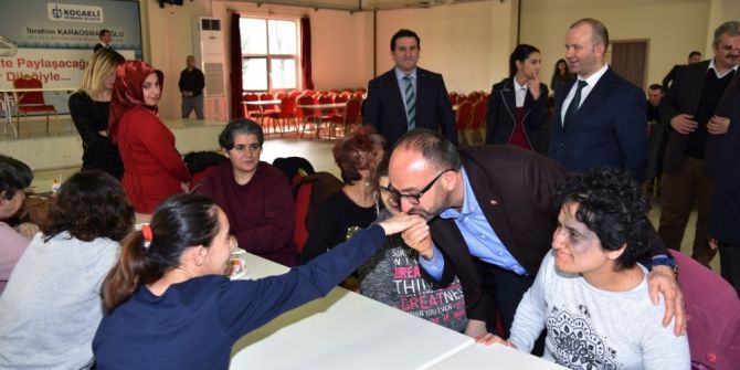 Başkan Üzülmez, Özel Çocuklarla Bir Araya Geldi