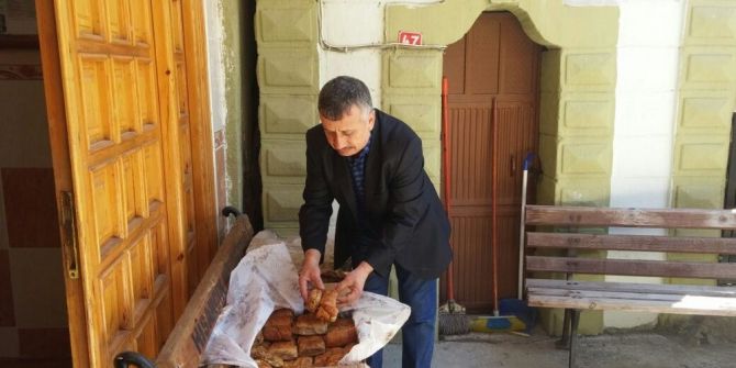 Hisarcık’ta Cuma Namazı Sonrası Adak Geleneği Sürüyor