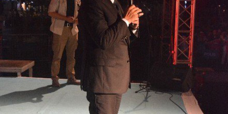 Eski Bakan Ünal’dan İzmir Demokrasi Nöbetine Destek