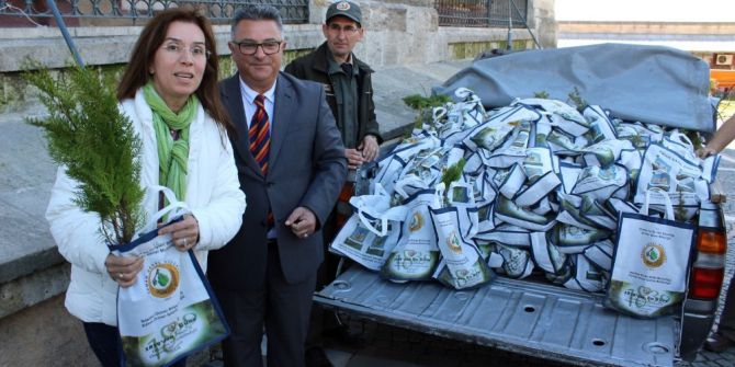 Edirne’de Halka Ücretsiz 3 Bin Fidan Dağıtıldı