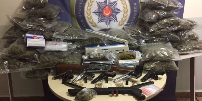 Güle Oynaya Adliyeye