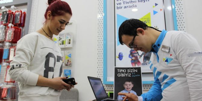 Down Sendromlu Çocuklar Satış Danışmanı Oldu