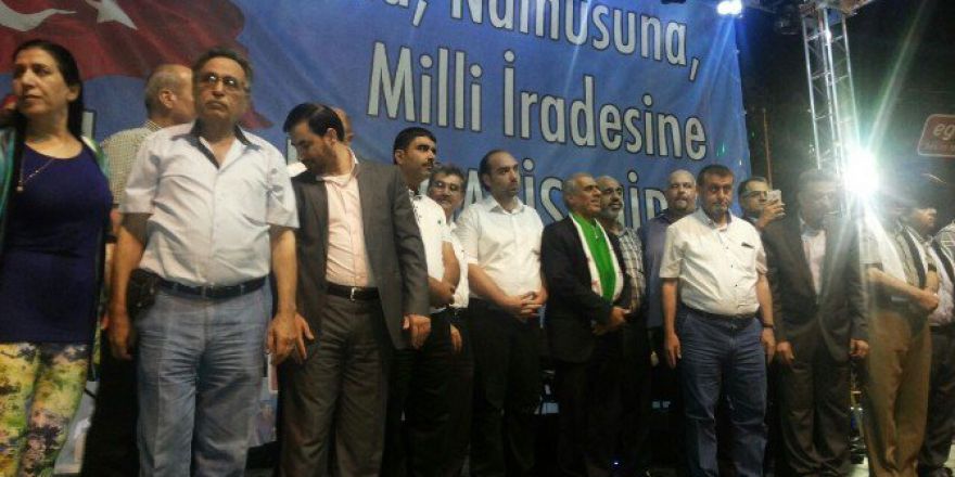 Suriyelilerden Demokrasi Nöbetine Destek