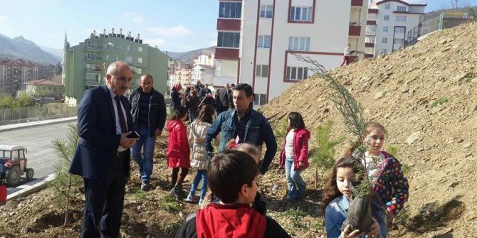 Minik Eller 100 Fidanı Toprakla Buluşturdu