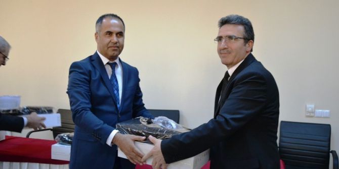 24 Okula 24 Laptop Hediye