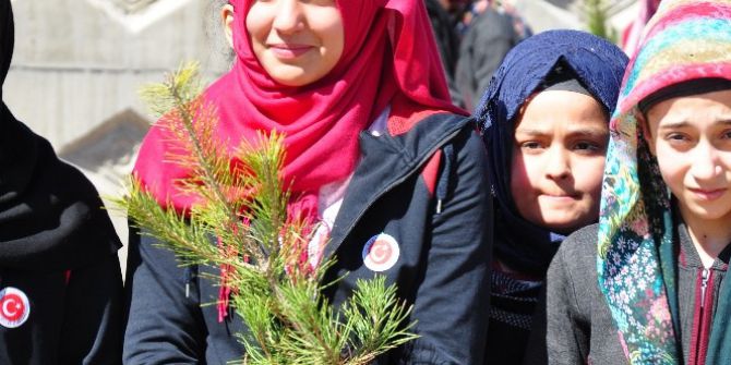 Öğrenciler İstanbul’un Fethi Anısına 1453 Fidan Dikti